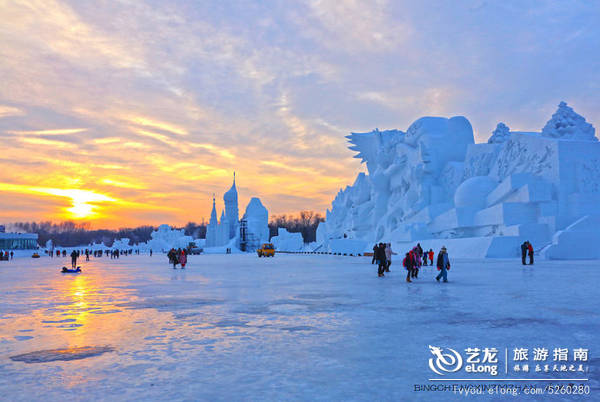 今冬，太阳岛上每天绽放绚丽的“雪舞间”