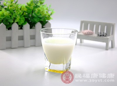 牛奶中脂肪的消化需要胆汁和胰脂酶的参与