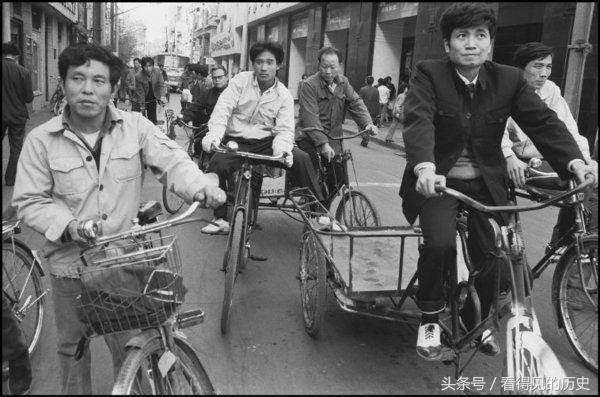 怀旧老照片：1988年的上海南京路，热闹得很